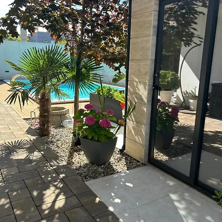 ゲストハウス Luxury Experience - With Pool And Parking Garage ザダル