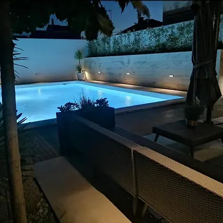 ゲストハウス Luxury Experience - With Pool And Parking Garage