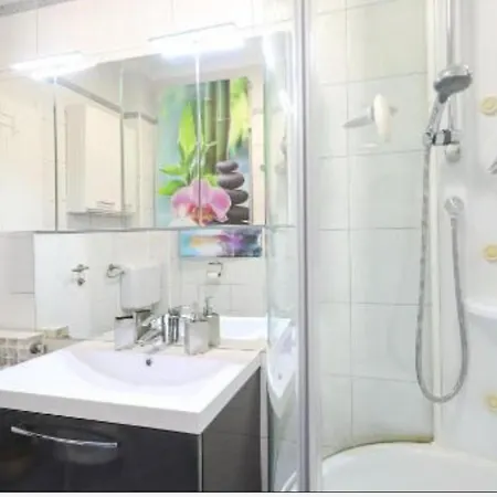 Luxury Experience - With Pool And Parking Garage