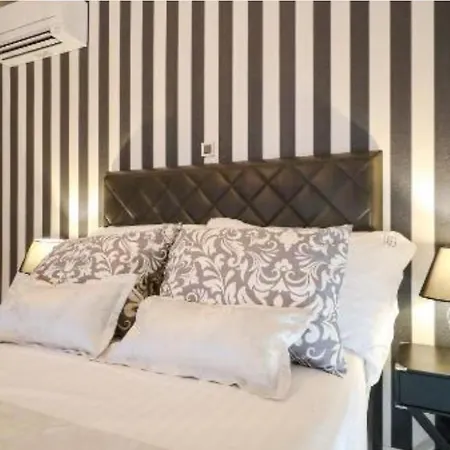 Luxury Experience - With Pool And Parking Garage ゲストハウス 4*
