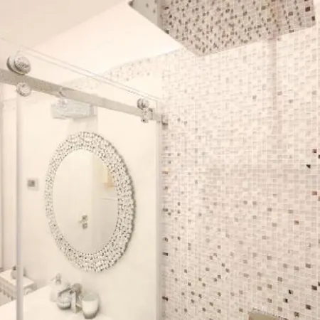 Luxury Experience - With Pool And Parking Garage 4*