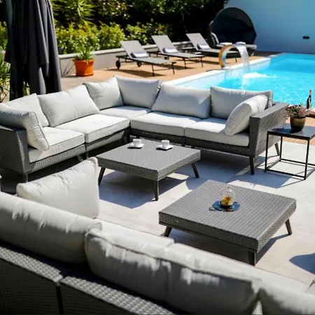 ゲストハウス Luxury Experience - With Pool And Parking Garage ザダル