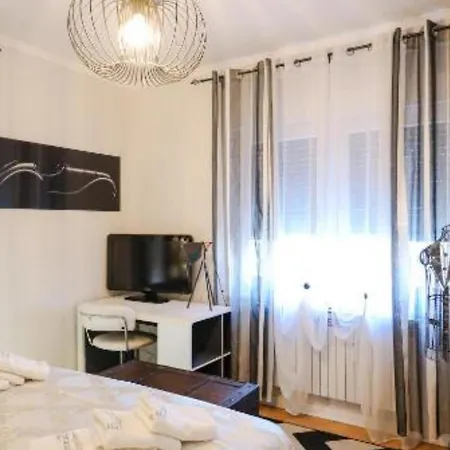 Luxury Experience - With Pool And Parking Garage 4*